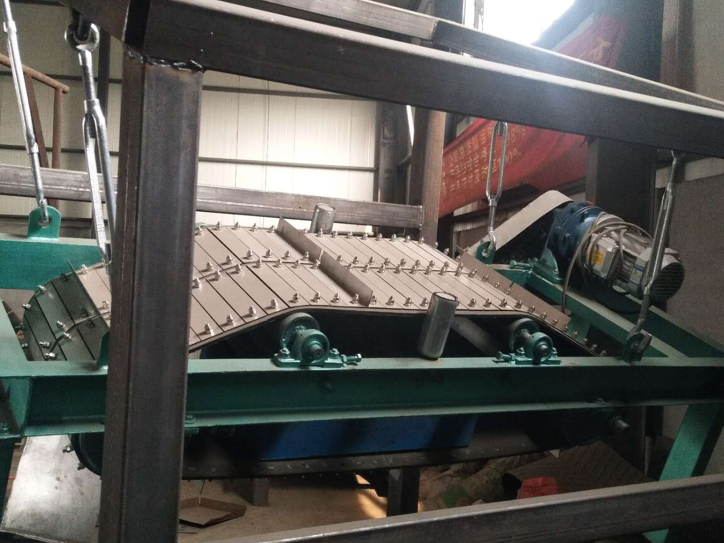 自吸自卸悬挂铠装式选铁设备-磁选机(图2) 自吸自卸悬挂铠装式选铁设备-磁选机(图2)